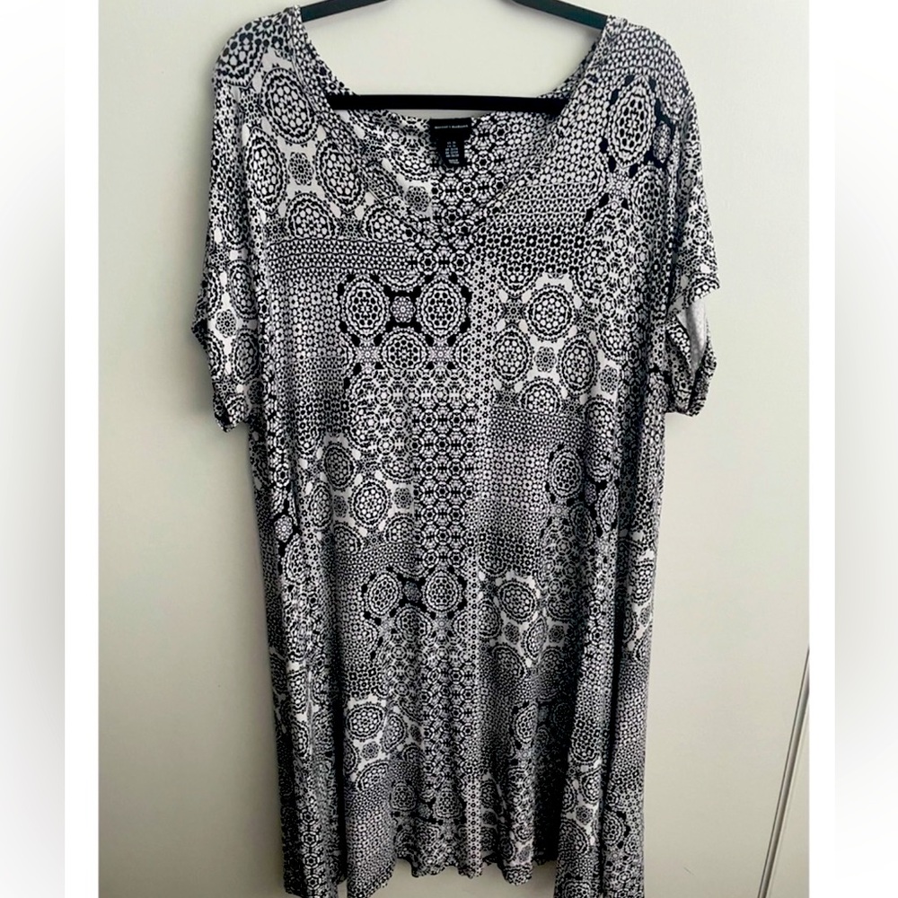 Mercer & Madison Black and White Dress, Size 3x.